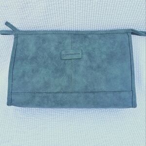 Gainsborough toiletries bag olive green zip top closure men or women travel bag